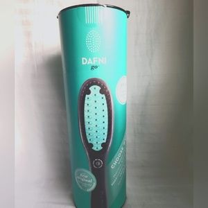 DAFNI go portable hair straightening brush
